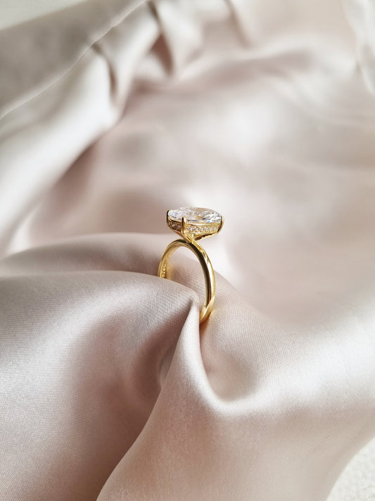 The Travel Engagement Ring 2.0 - 18K Gold 3.0 Carat Hidden Halo