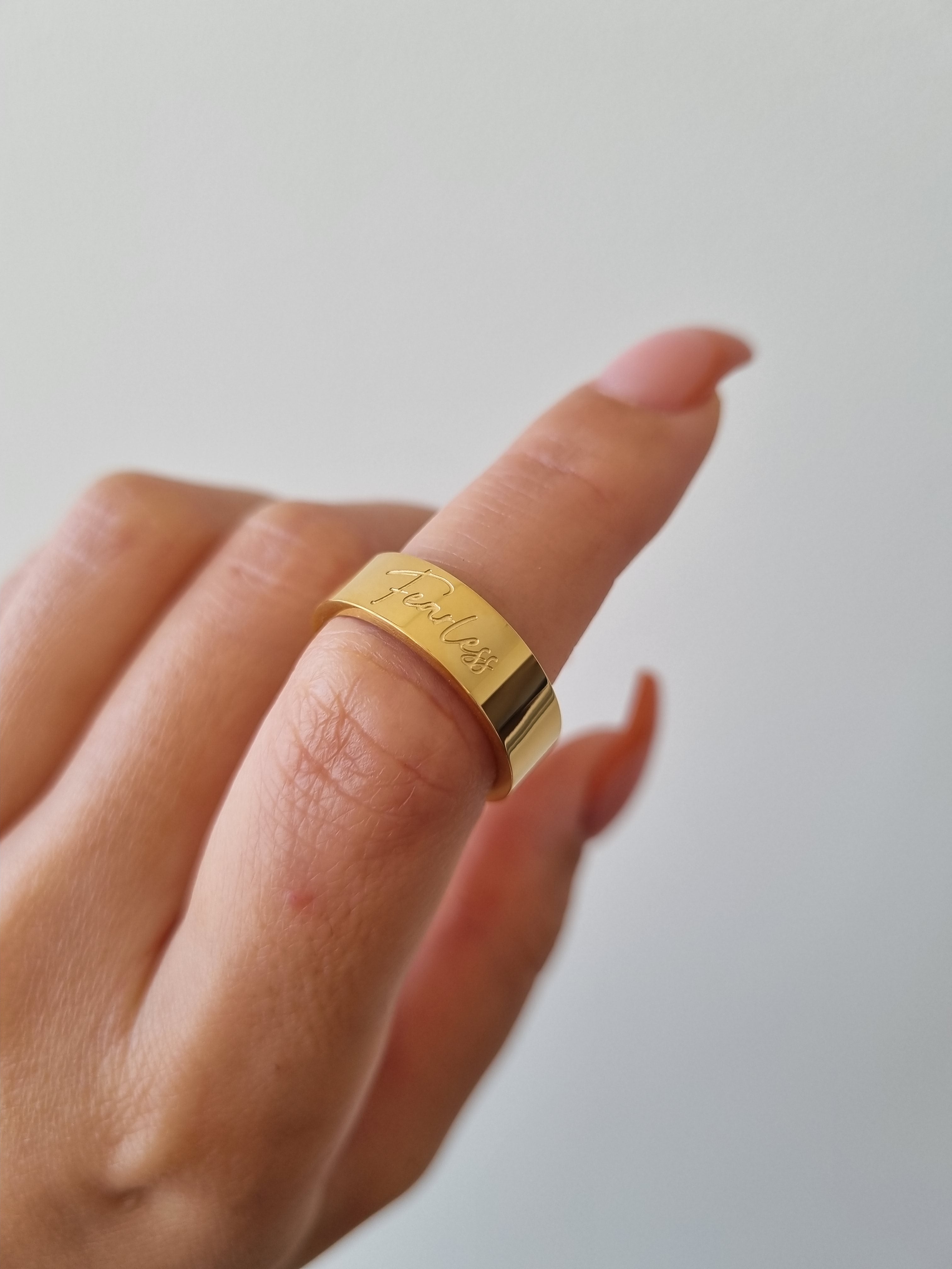 18k gold deals band